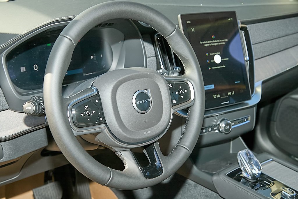 2026 VOLVO XC90 - Image 12