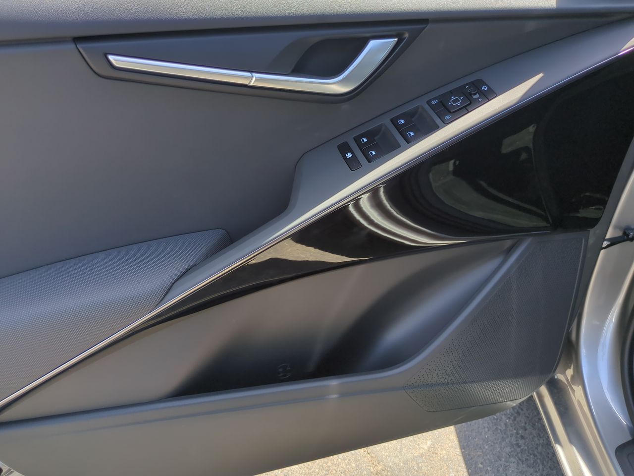 2025 Kia Niro EX Touring photo 19