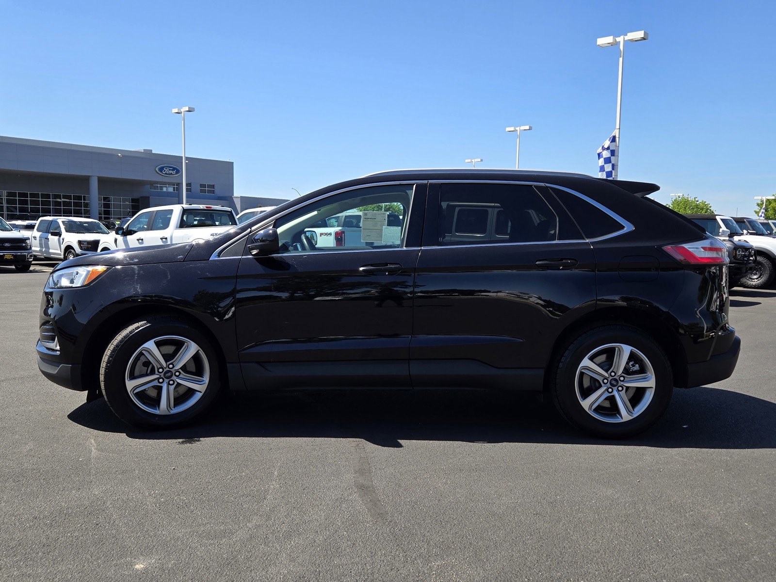 2022 Ford Edge SEL photo 10