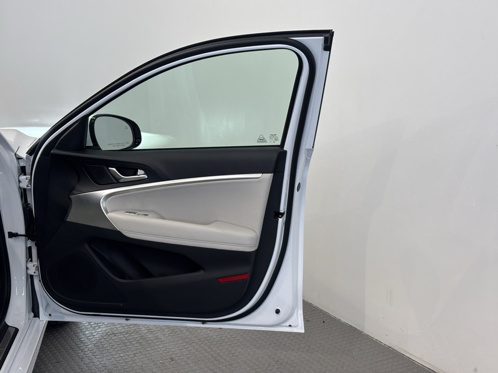 2025 Genesis G70 2.5T photo 12