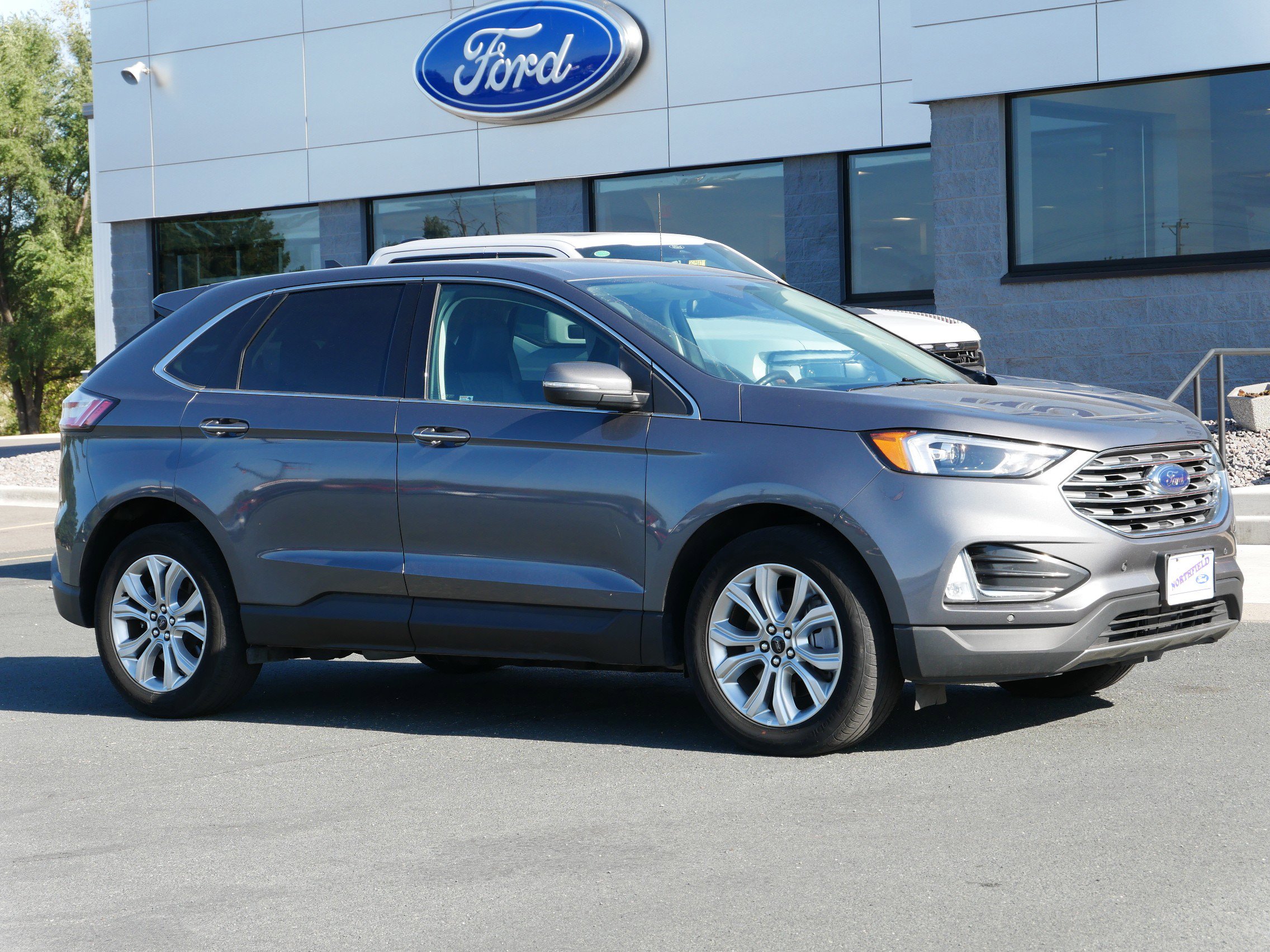 2024 Ford Edge Titanium photo 2