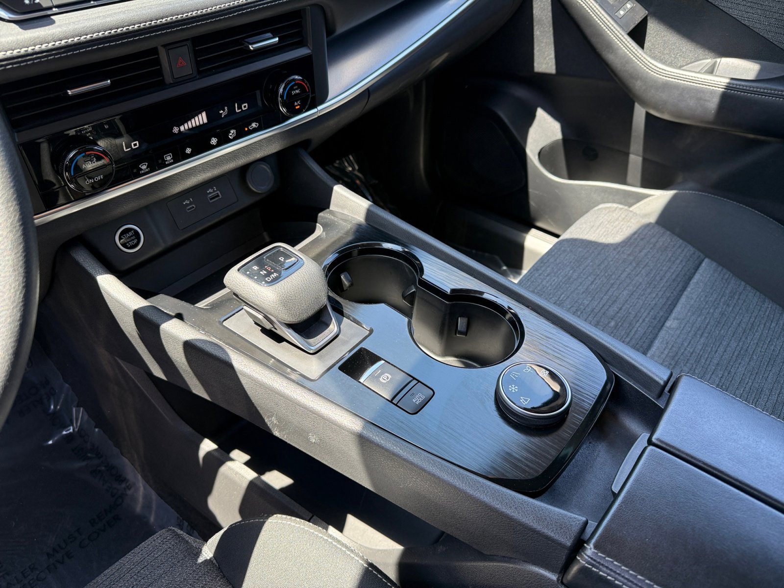 2023 Nissan Rogue SV photo 12