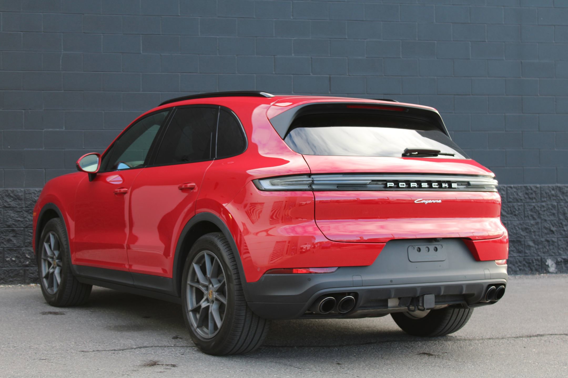 2024 Porsche Cayenne photo 3