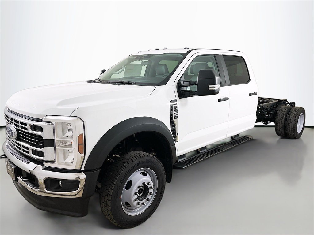 2025 Ford F-550 photo 4