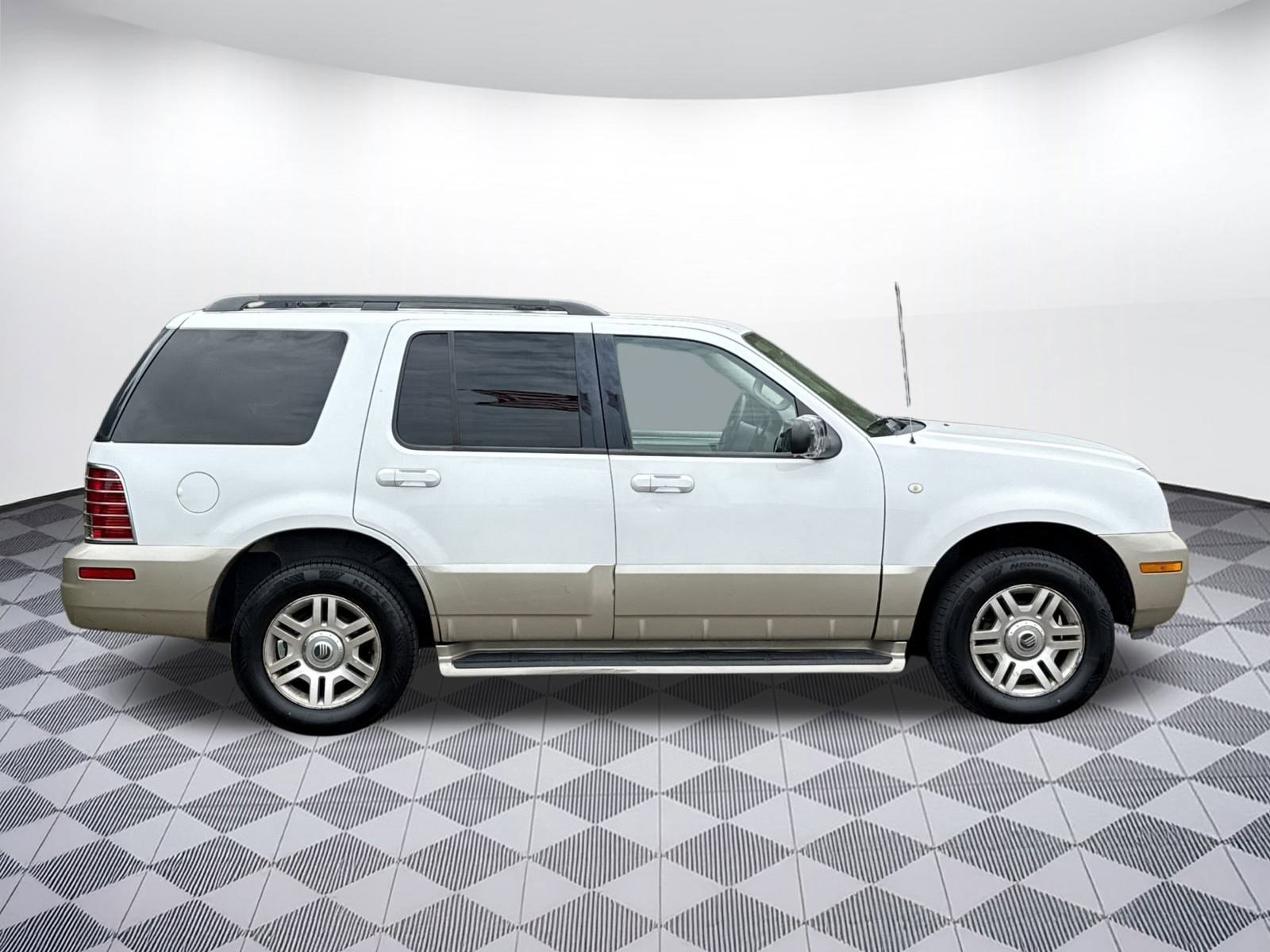 2004 Mercury Mountaineer photo 7
