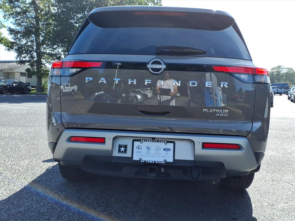 2023 Nissan Pathfinder Platinum photo 2