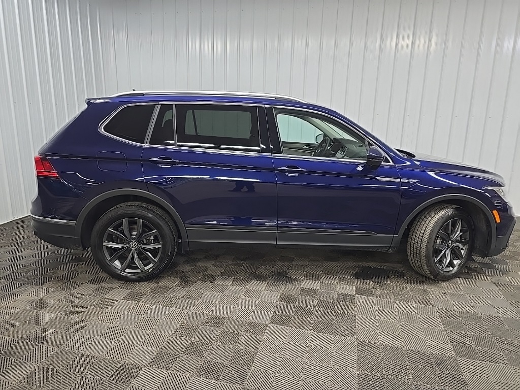 2022 Volkswagen Tiguan SE photo 2