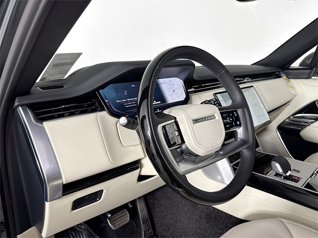 2025 Land Rover Range Rover SE photo 4
