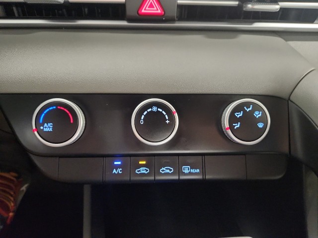 2022 Hyundai Elantra SE photo 15