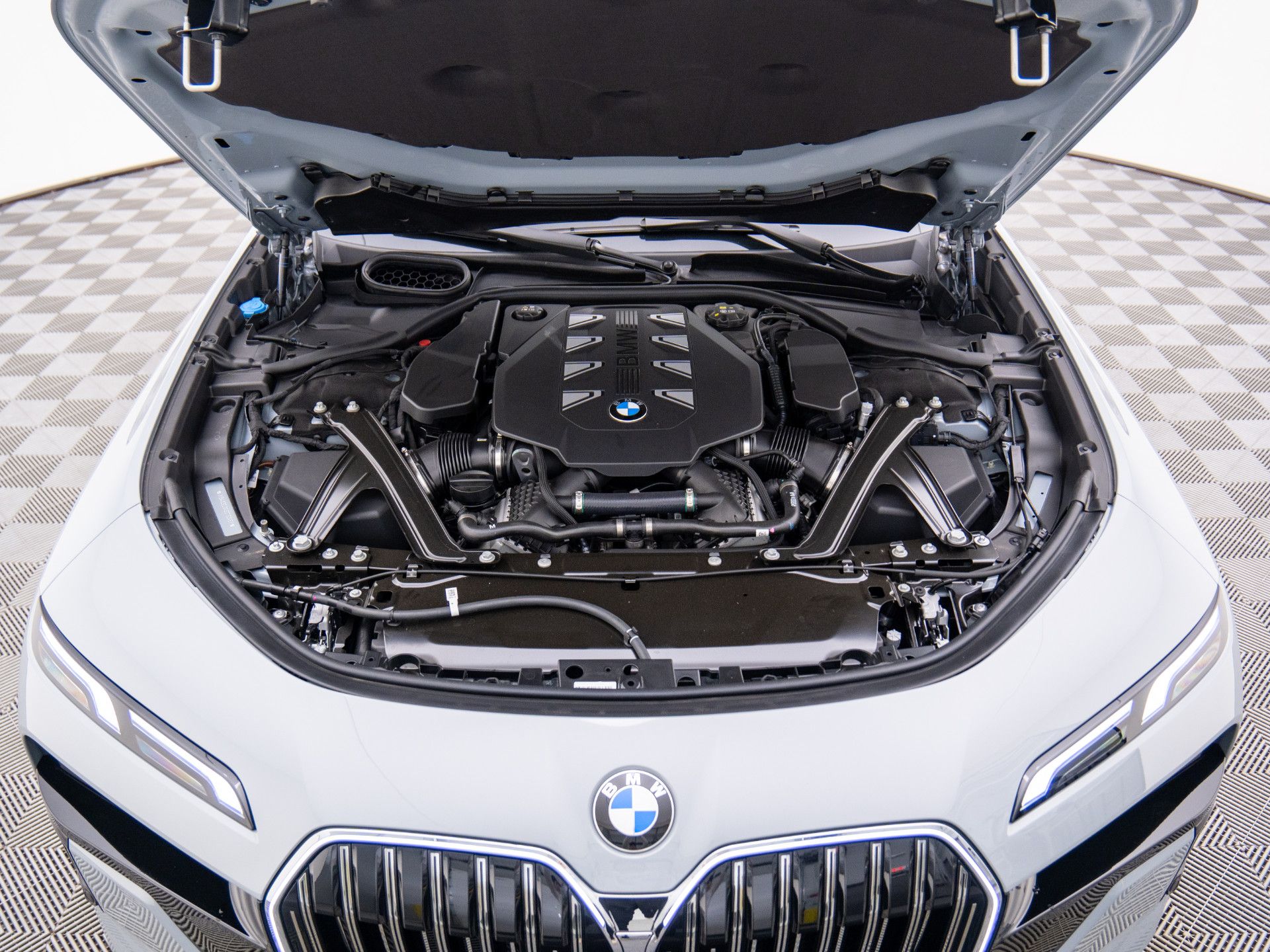 New 2025 Brooklyn Grey Metallic BMW 760i xDrive image 30