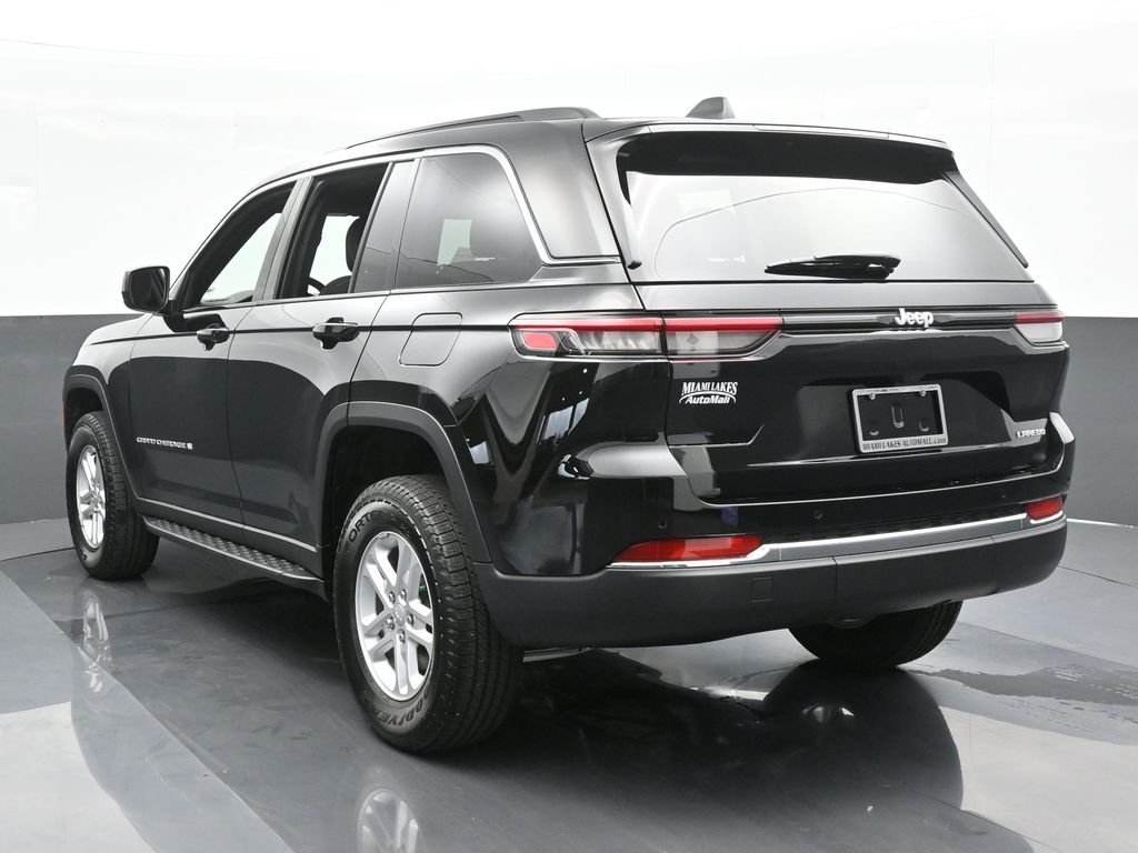 2024 Jeep Grand Cherokee Laredo photo 4