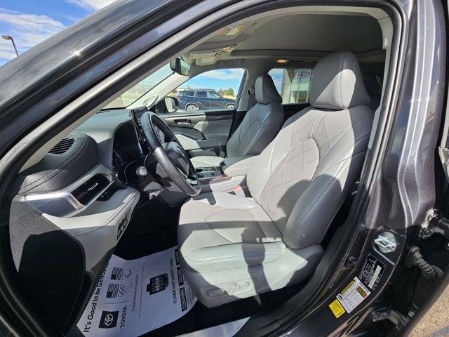 2021 Toyota Highlander Hybrid Platinum photo 16