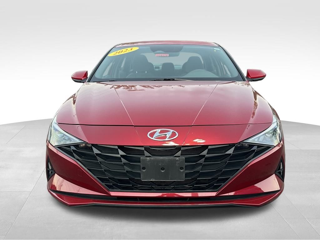 2023 Hyundai Elantra SEL photo 2
