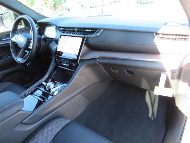 2025 Jeep Grand Cherokee Summit photo 11