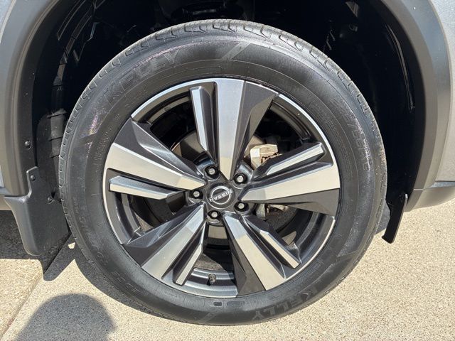 2023 Nissan Rogue SL photo 12