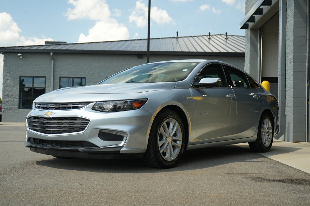 2017 Chevrolet Malibu 1LT photo 3
