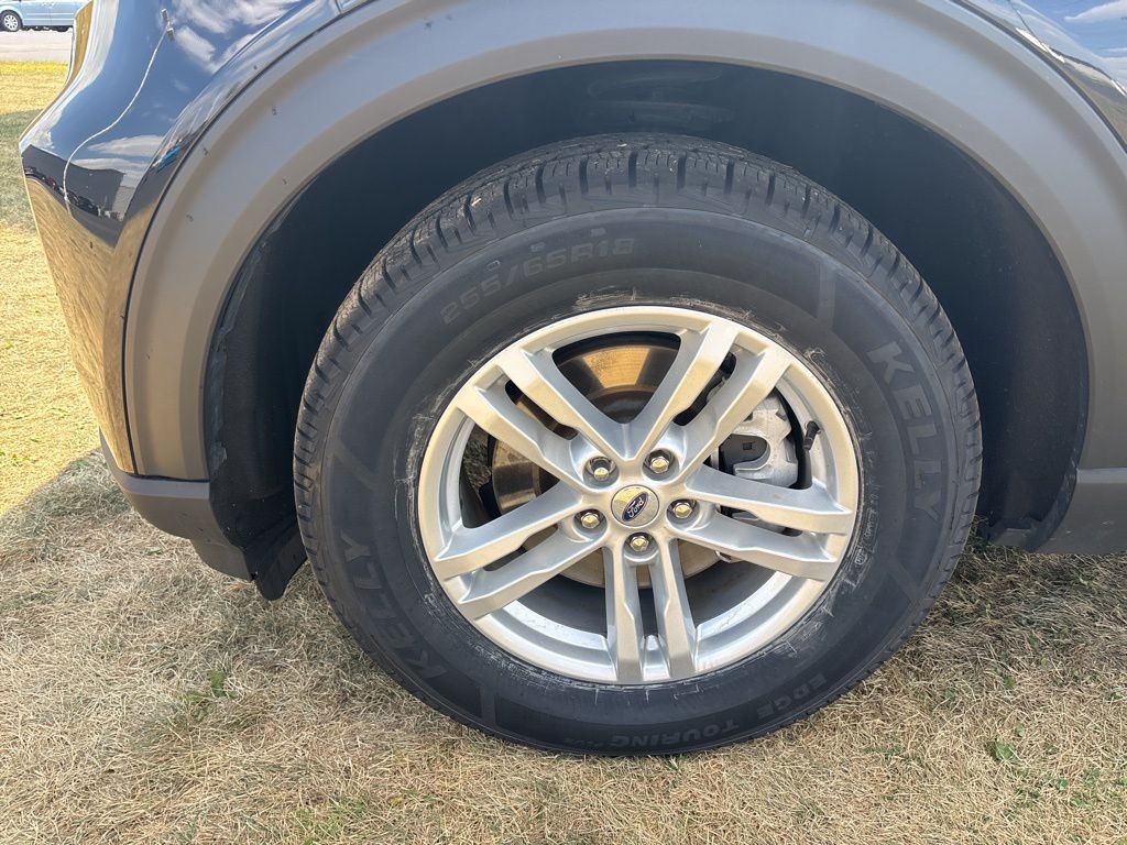 2023 Ford Explorer XLT photo 9