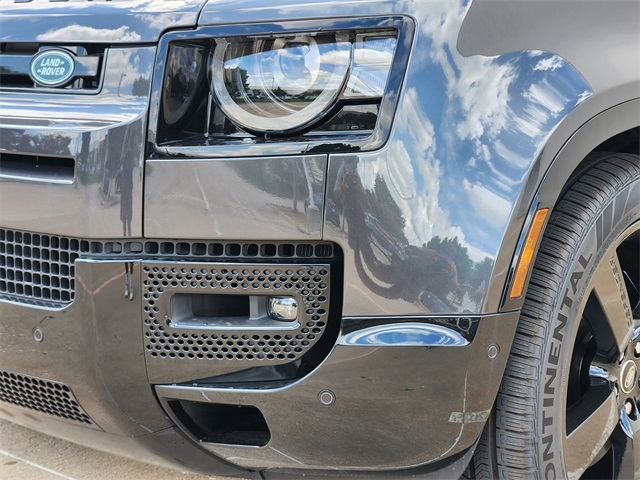 2025 Land Rover Defender 130 V8 photo 5