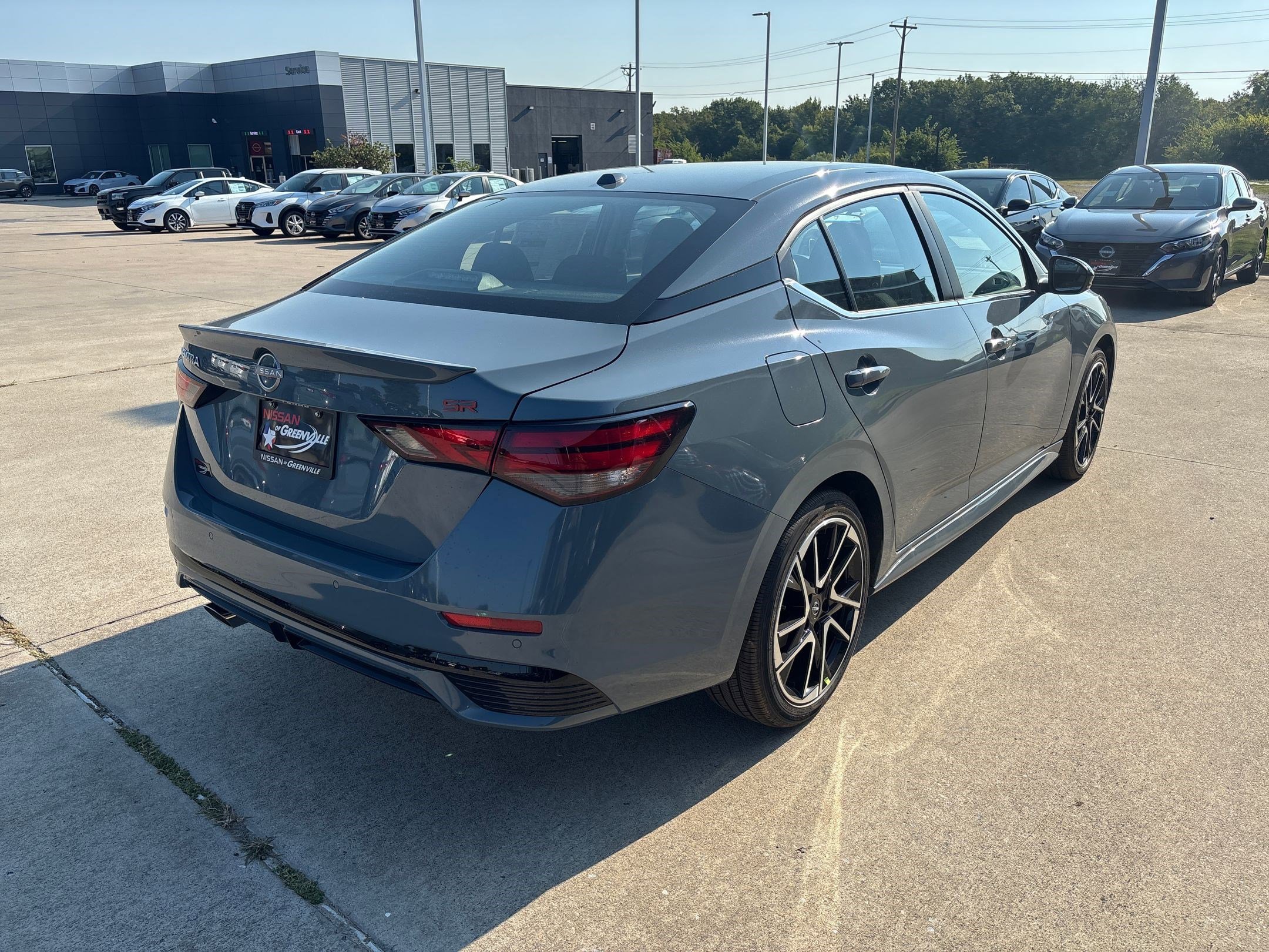 2025 Nissan Sentra SR photo 9