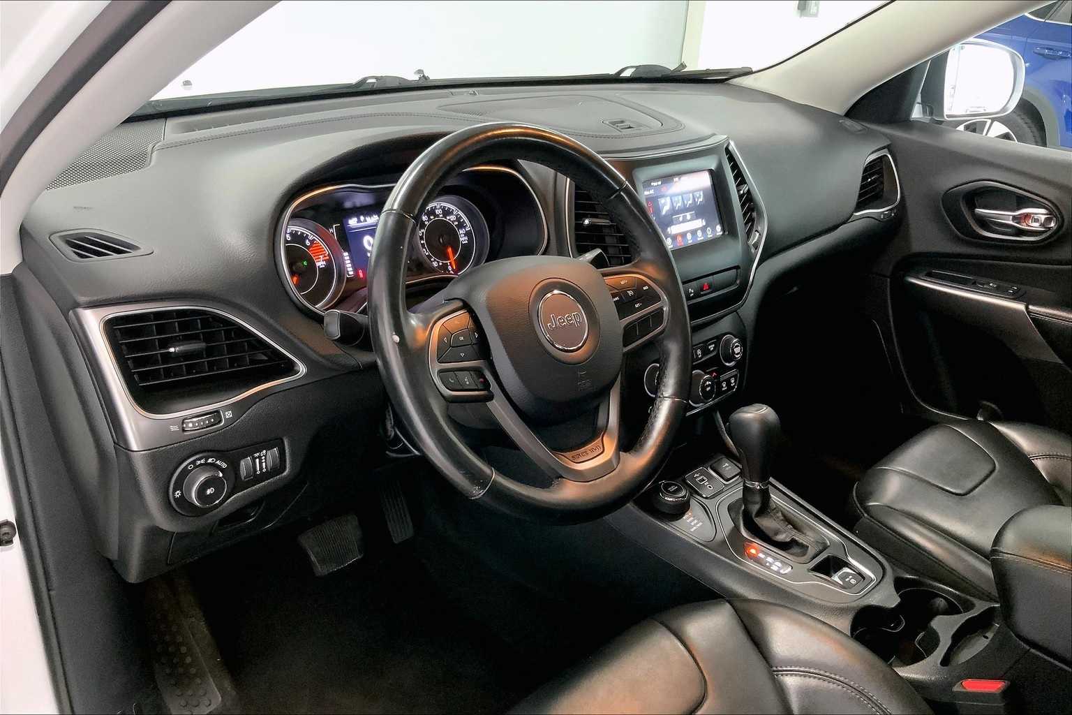 2019 Jeep Cherokee Latitude photo 2