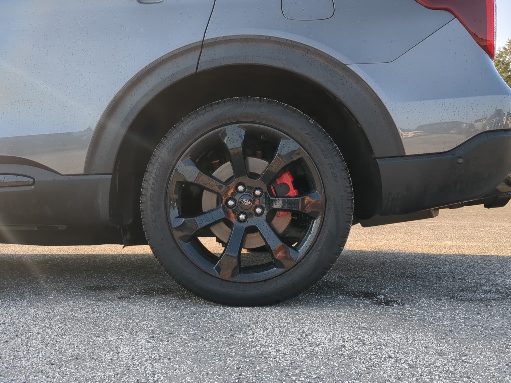 2021 Ford Explorer ST photo 14