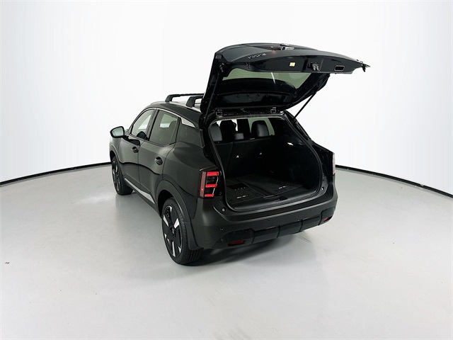 2025 Nissan Kicks SR photo 9