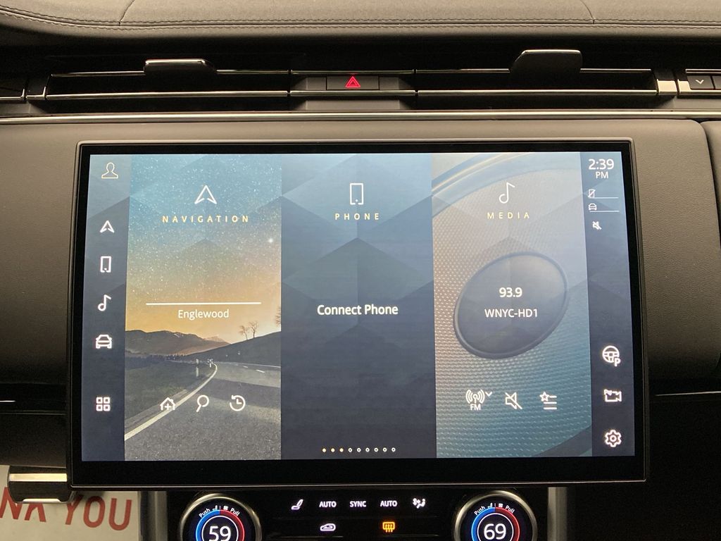 2023 Land Rover Range Rover SE photo 18