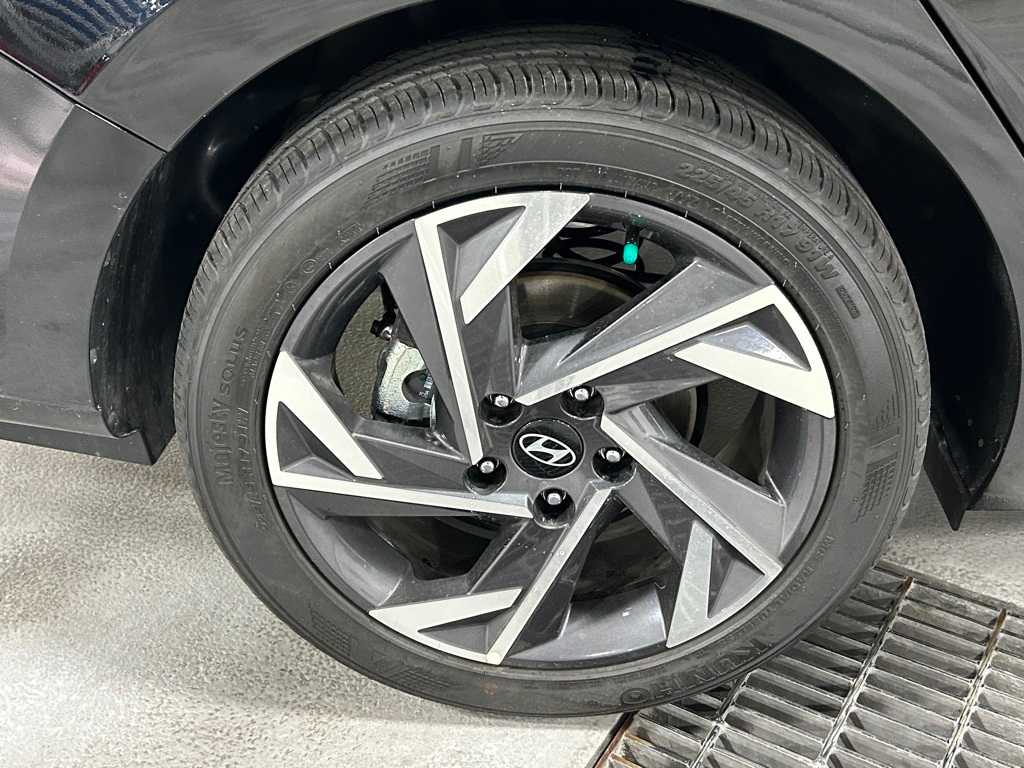 2024 Hyundai Elantra SEL Convenience photo 16