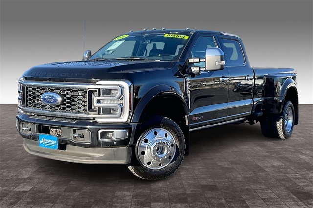 2024 Ford F-450 Super Duty Limited's photo