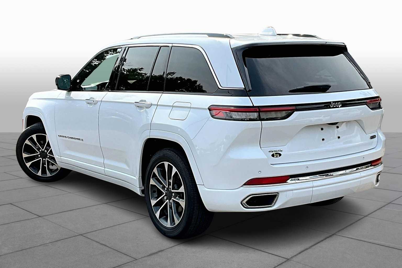 2023 Jeep Grand Cherokee Overland photo 10