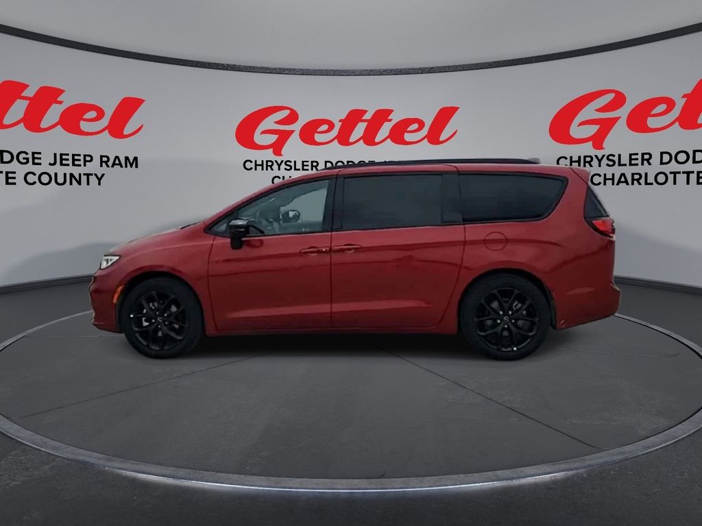 2026 Chrysler Pacifica Limited photo 4