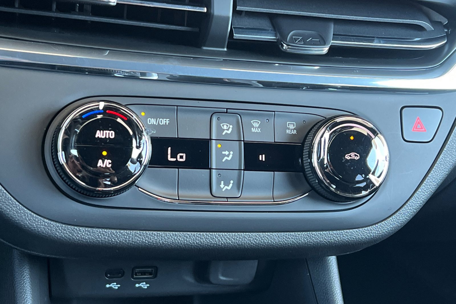 2025 Buick Envista Preferred photo 18