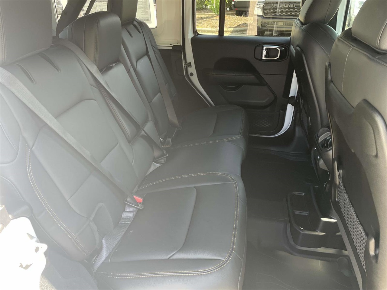 2025 Jeep Wrangler Sahara photo 27