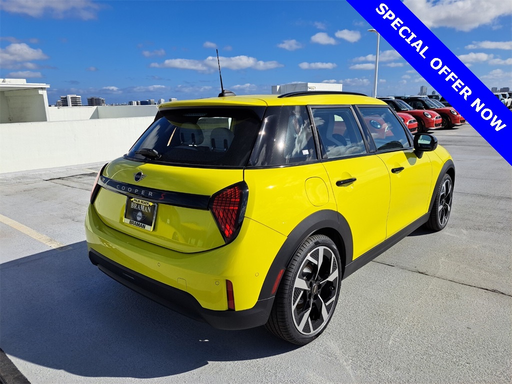 2025 Mini Cooper 4 Door Hardtop Signature photo 3