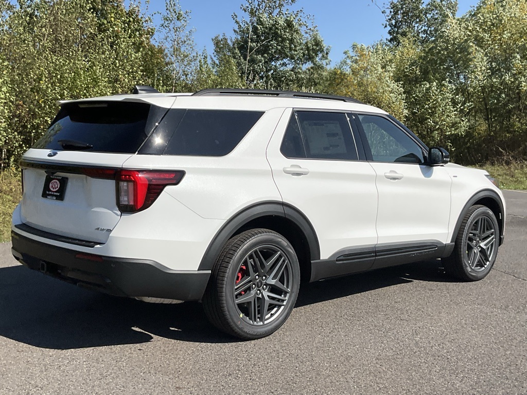 2025 Ford Explorer ST-Line photo 26