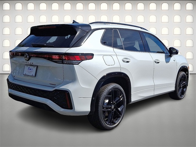 2025 Volkswagen Tiguan SE R-Line Black photo 3