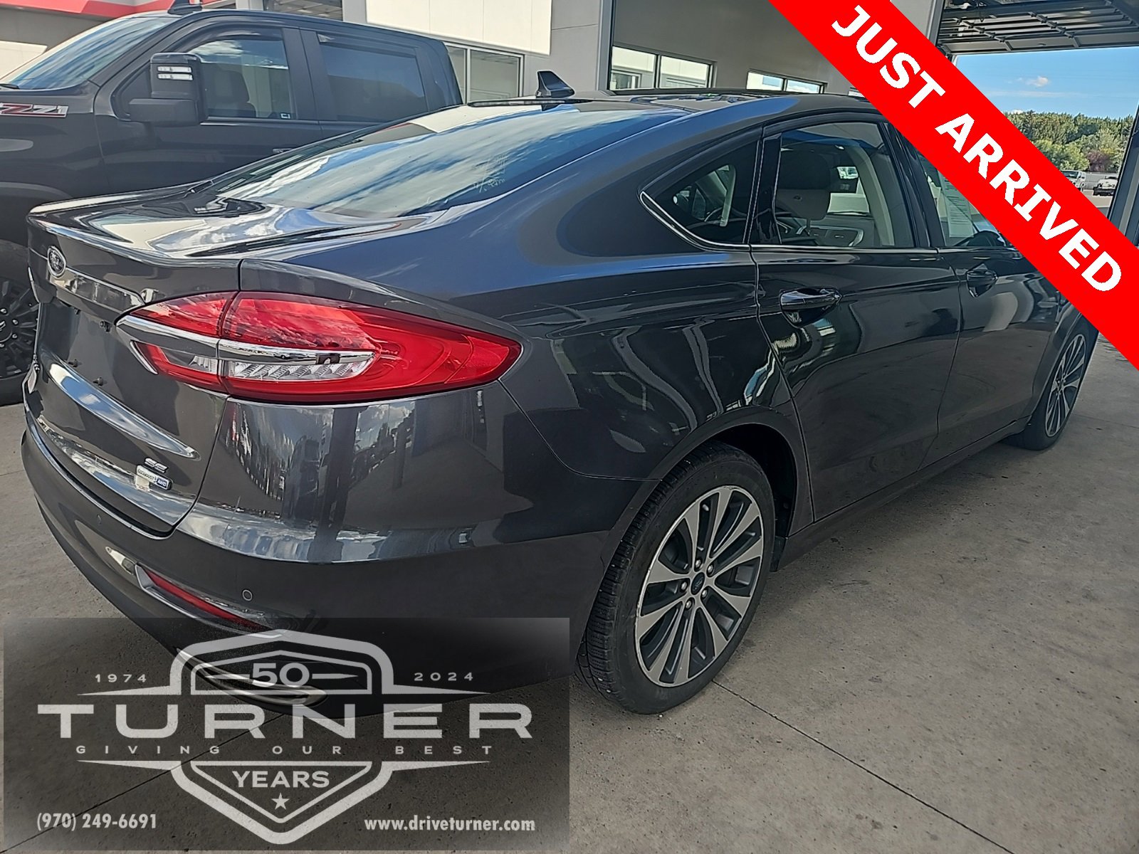 2020 Ford Fusion SE photo 2