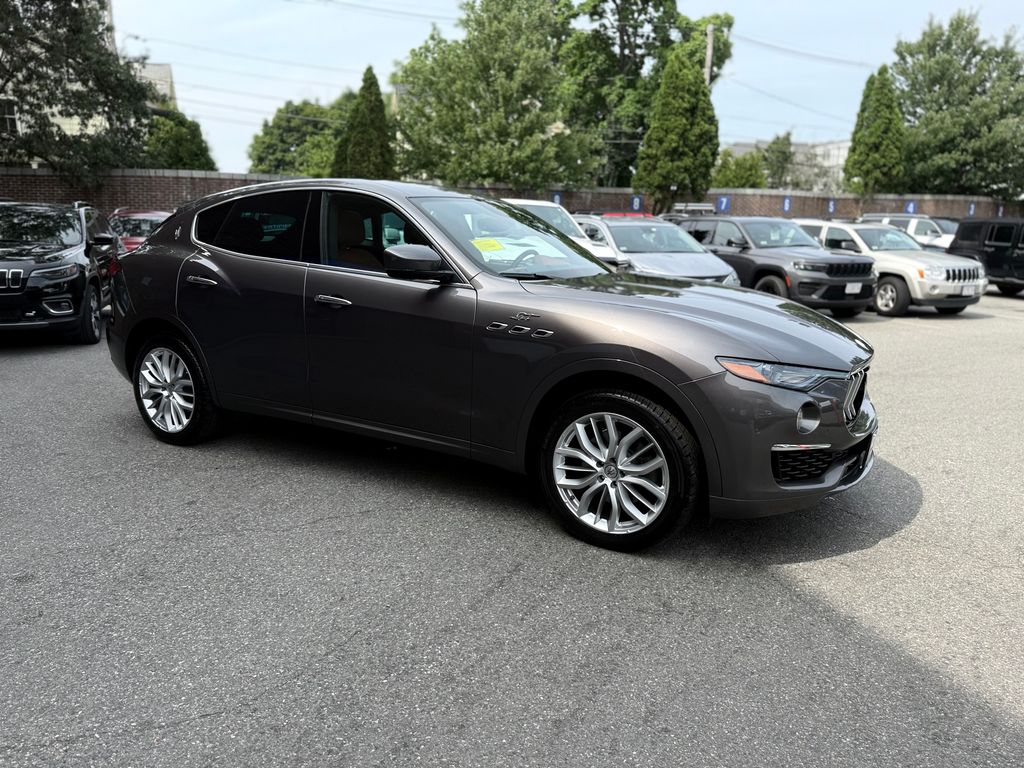 2022 Maserati Levante GT photo 3