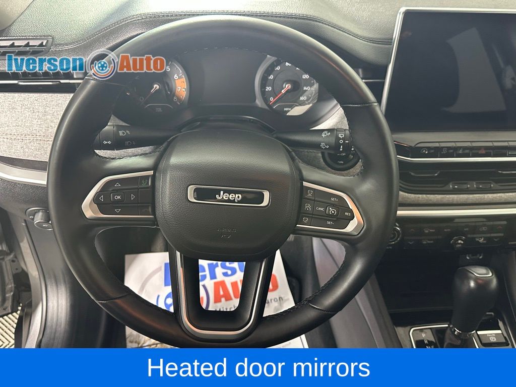 2022 Jeep Compass Latitude Lux photo 16