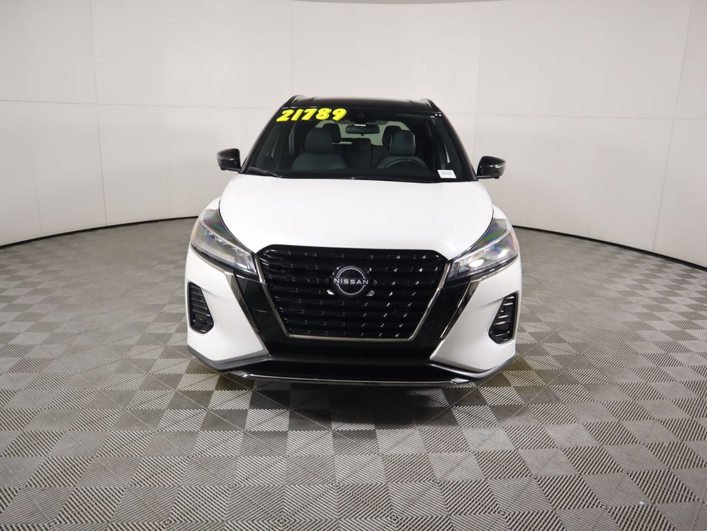 2024 Nissan Kicks SR photo 2