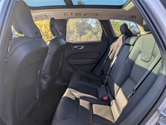 2025 Volvo XC60 B5 Plus photo 24