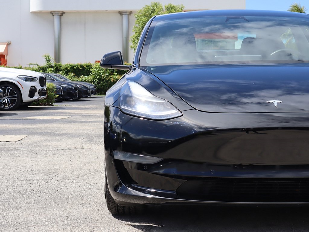 2021 Tesla Model 3 Standard Range Plus photo 9