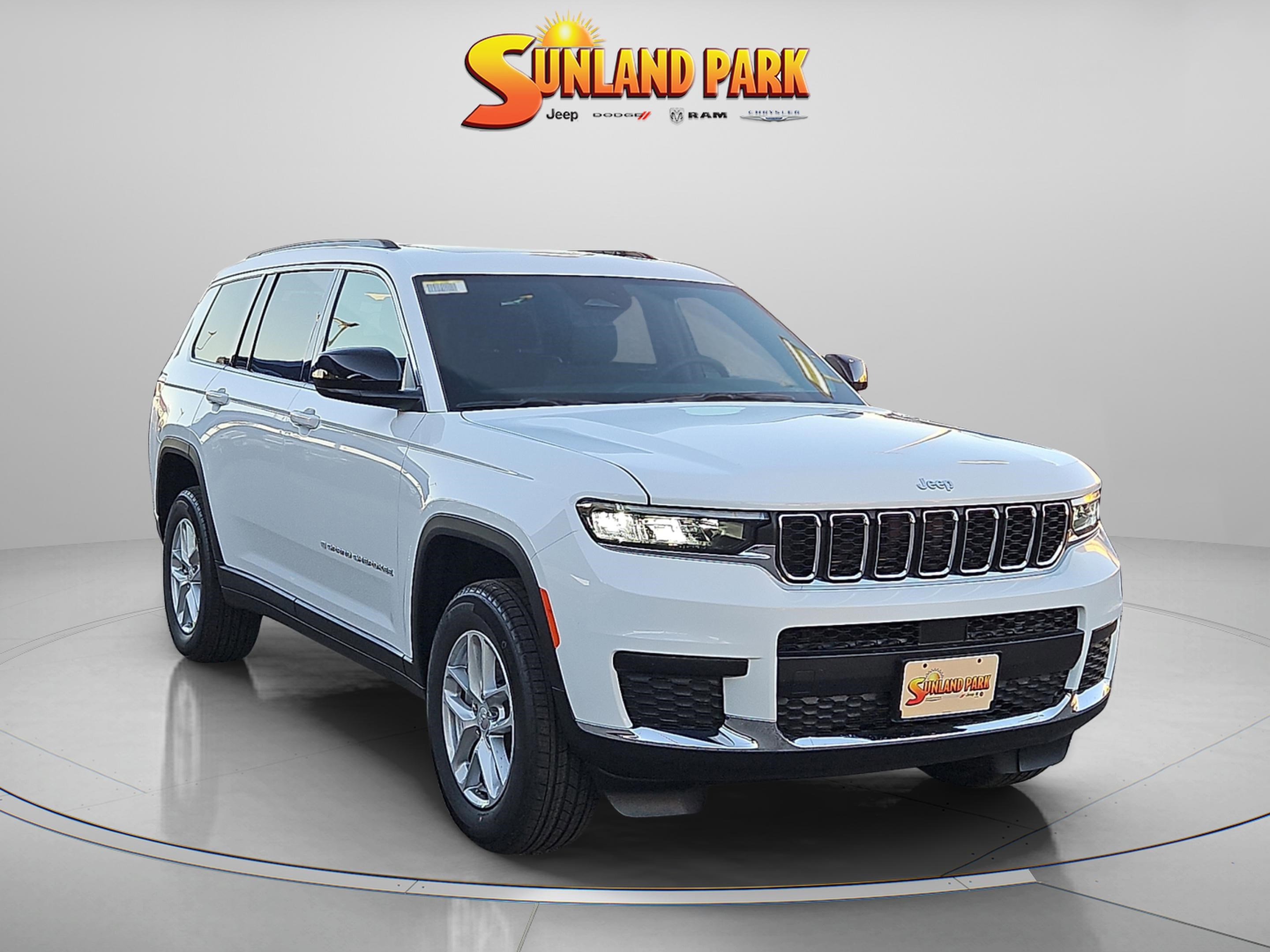 2025 Jeep Grand Cherokee L Laredo's photo
