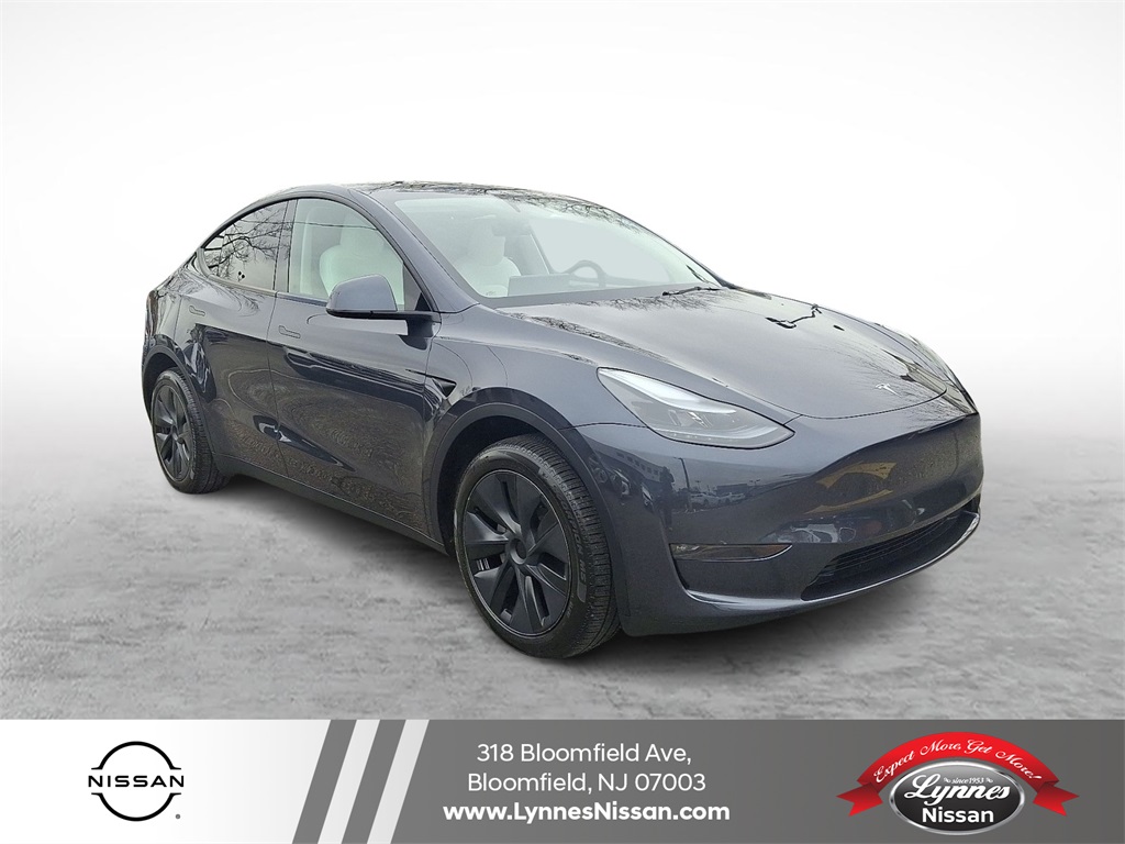 2025 Tesla Model Y Long Range's photo