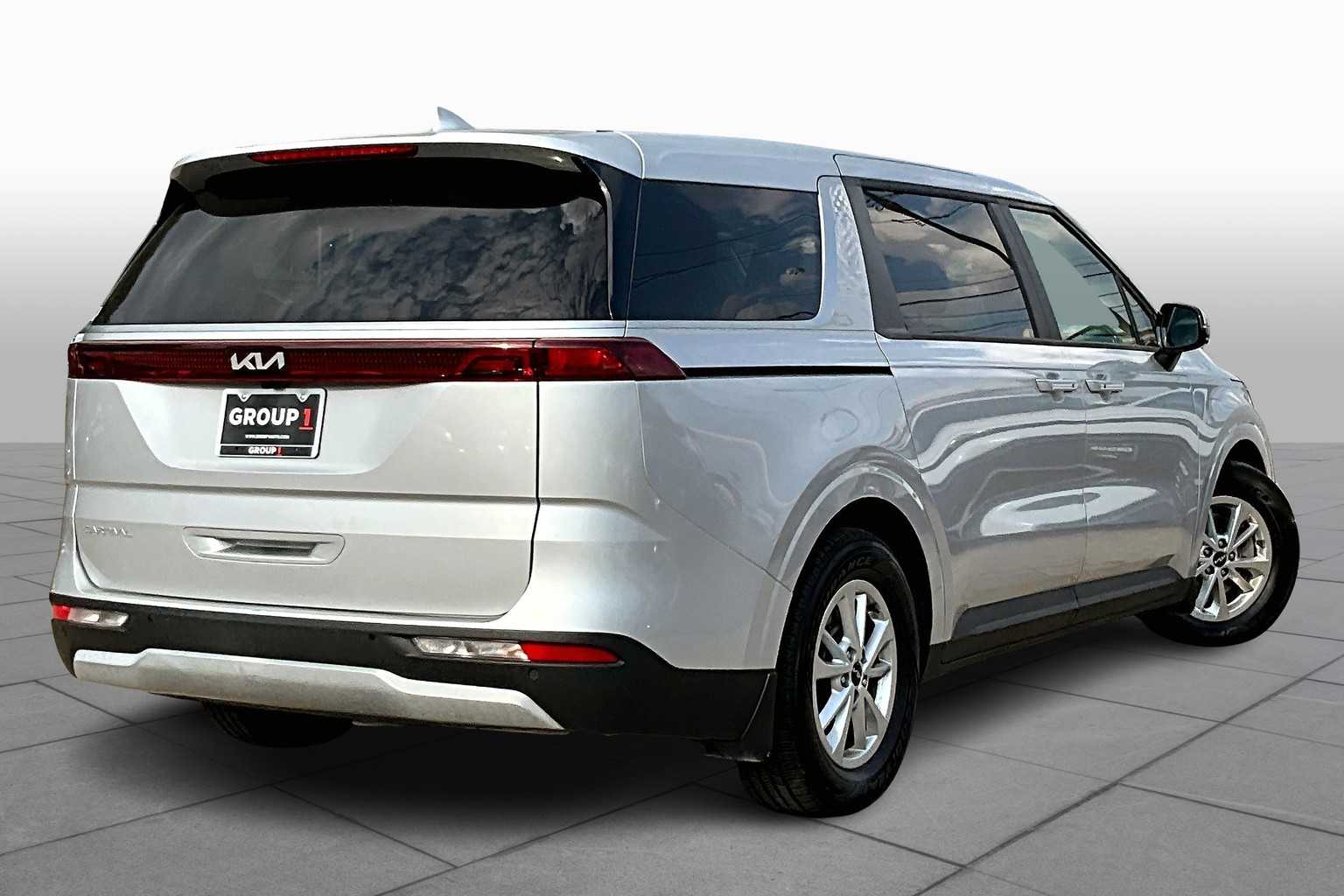 2023 Kia Carnival LX photo 10