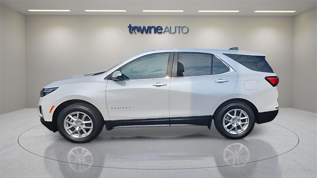 2022 Chevrolet Equinox LT photo 2