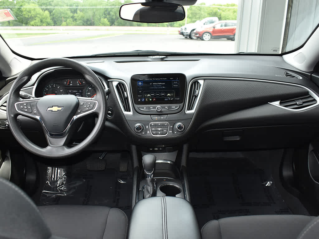 2024 Chevrolet Malibu 1LT photo 4