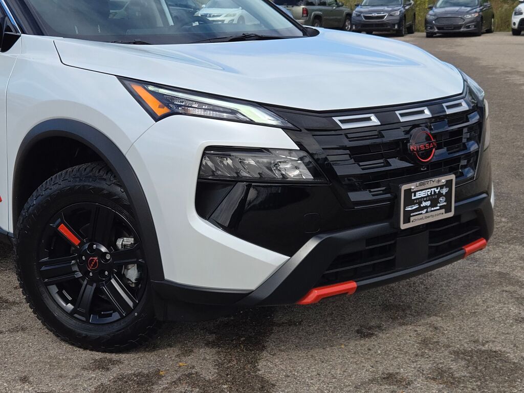 2025 Nissan Rogue SV photo 2