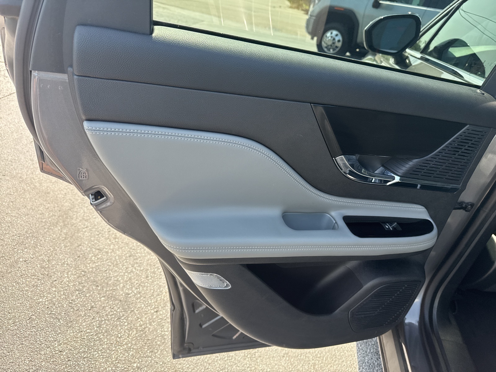 2021 Lincoln Corsair Standard photo 22