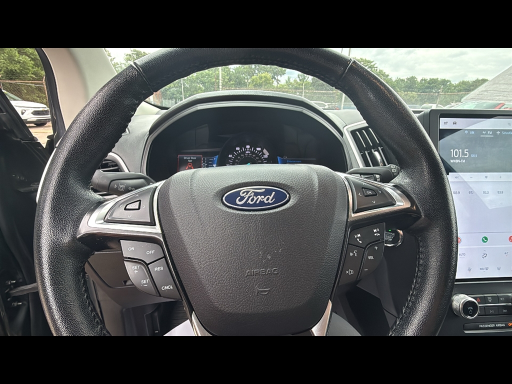 2023 Ford Edge SEL photo 12